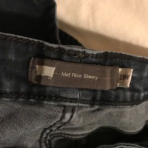 Levi Mid Rise Skinny Jeans